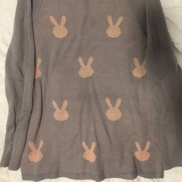 Grey long sleeve with bunny print - Picture 2 of 2